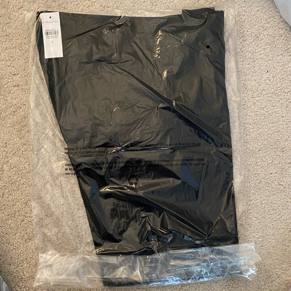 COPY - NWT Ann Taylor Crop Pant - Picture 3 of 3